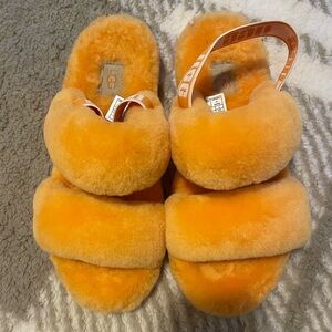 Size 7 Ugg fuzzy slides